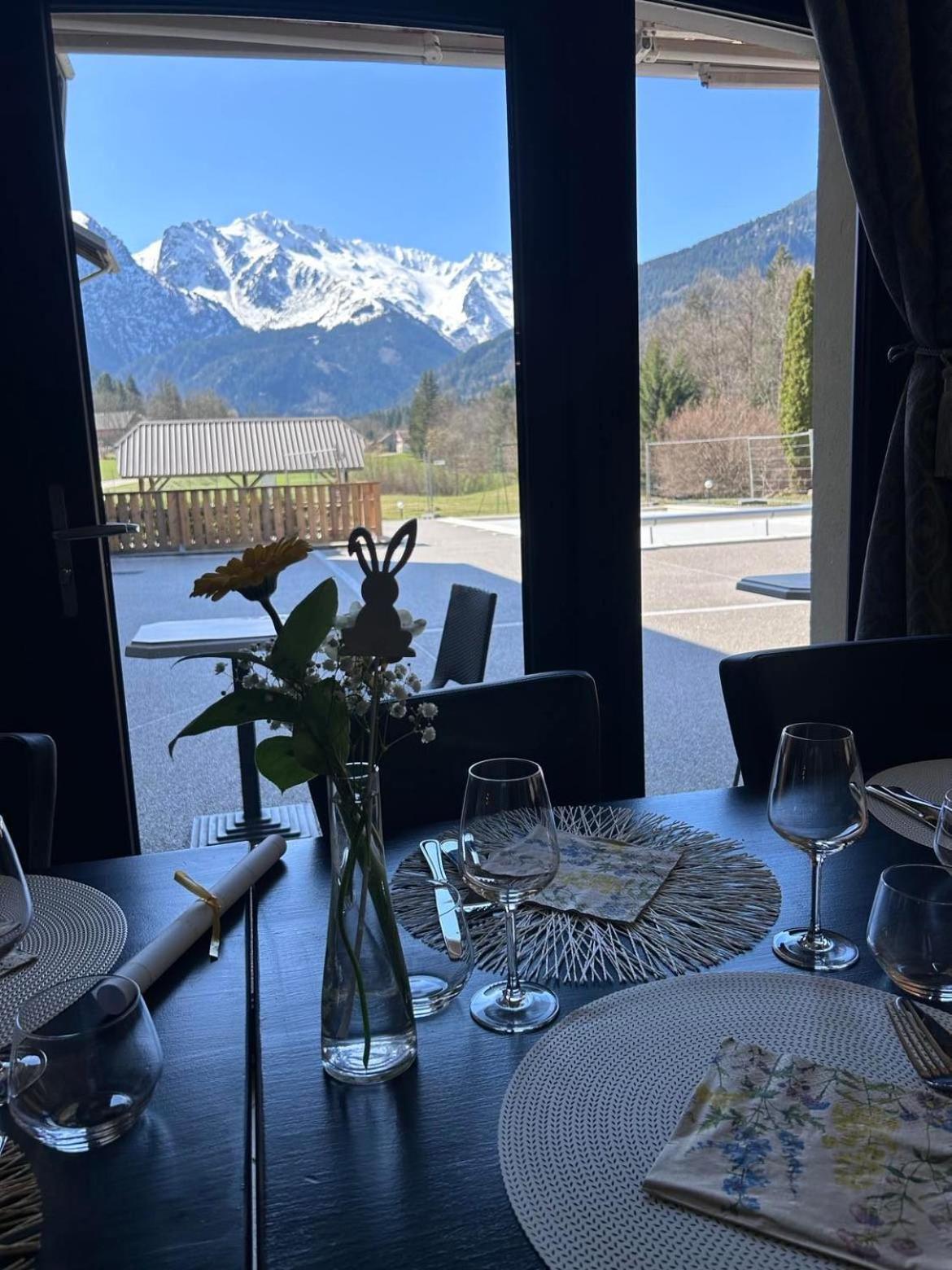 Hotel Restaurant Le Madame La Ferriere  Exterior photo